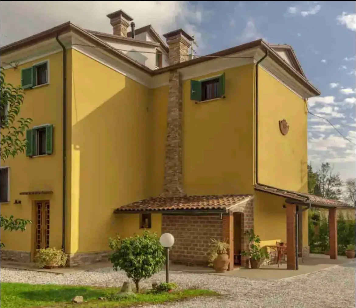 Exterior façade of Villa Versilia